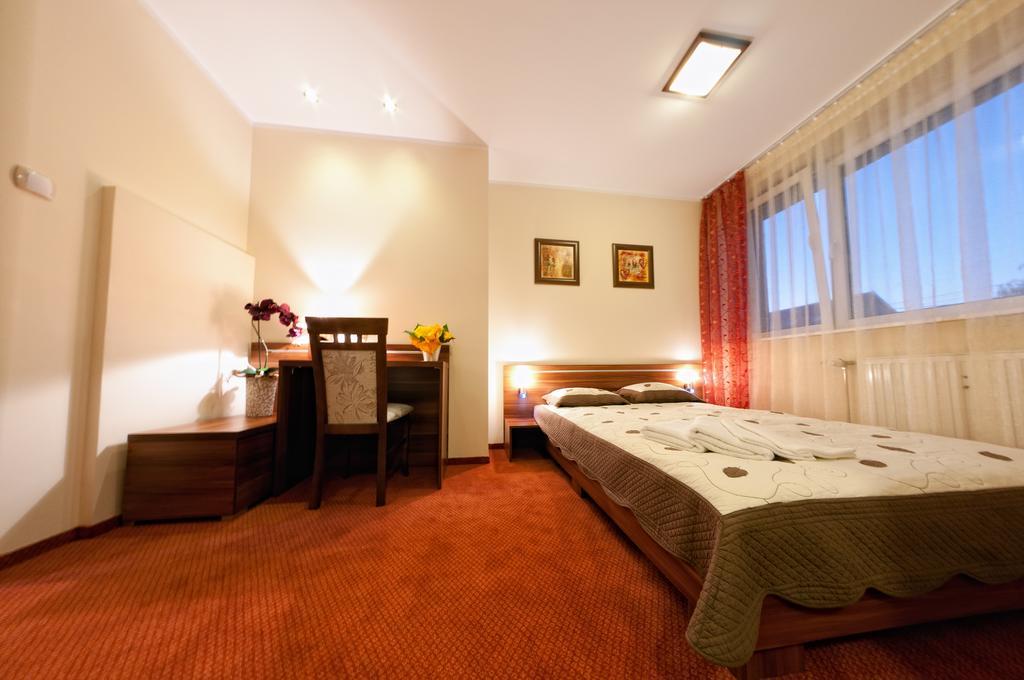 Hotel-24 Plock Ngoại thất bức ảnh