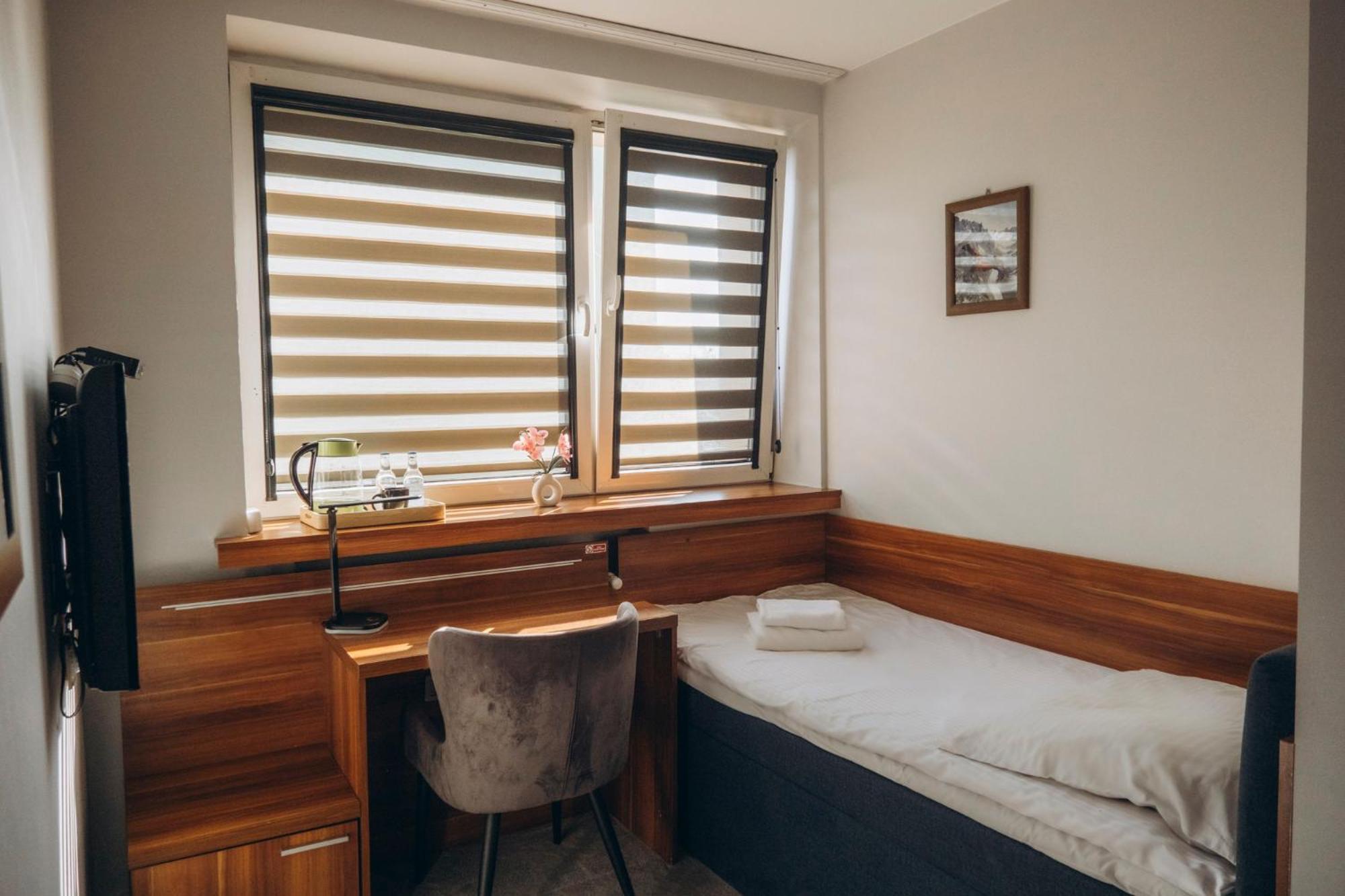 Hotel-24 Plock Ngoại thất bức ảnh