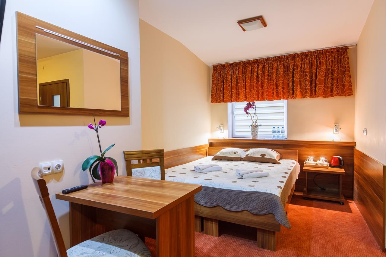 Hotel-24 Plock Ngoại thất bức ảnh