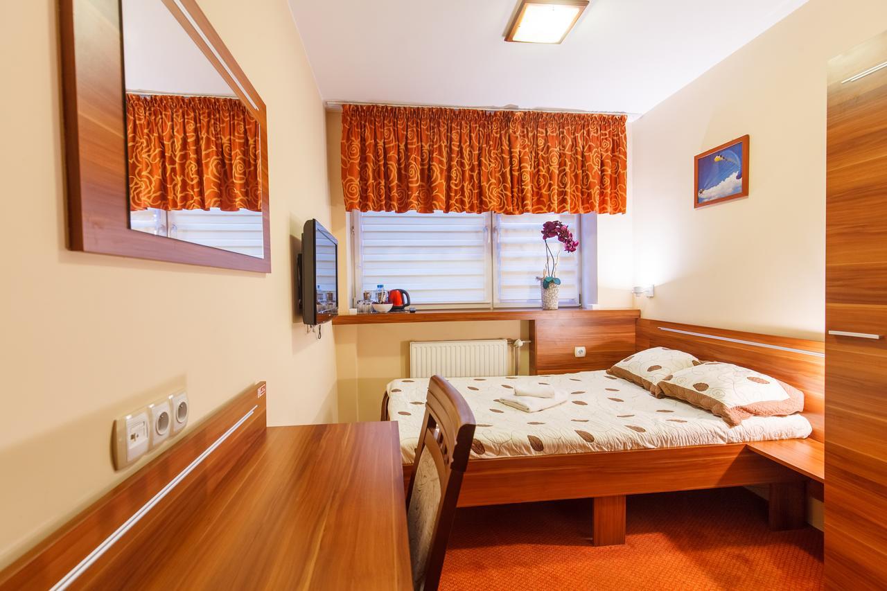 Hotel-24 Plock Ngoại thất bức ảnh